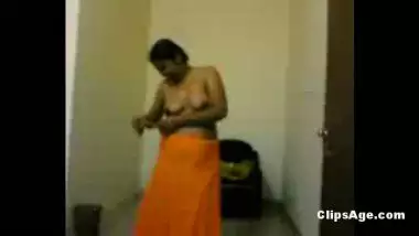 Aunty stripping cloths in free porn tube video