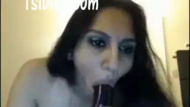 MatureIndian bhabi playing with dildo