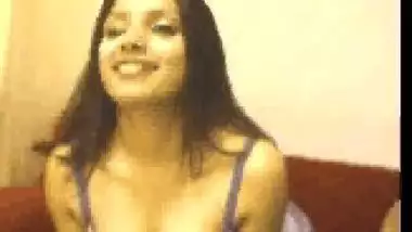 Indian slut strips on webcam