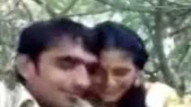 Fsiblog – Desi couple outdoor fun mms leaked by voyeur