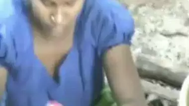 Indian Voyeur Cleavage Of Kaamwali