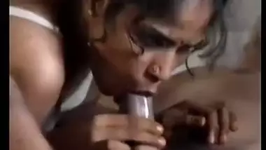 South Indian sex slut sucks dick