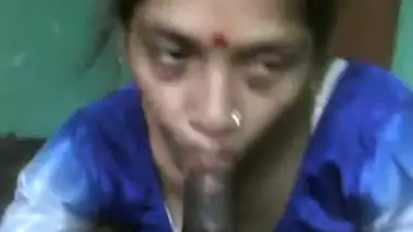 Desi village bhabhi giving hot blowjob session leaked mms