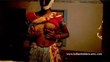 Desi village maid expose her boobs on demand