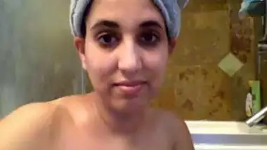 Punjabi big ass girl exposed during bath