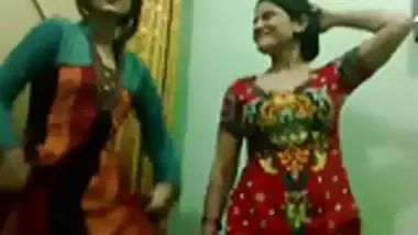 Pakistani Hot NOT aunties Enjoy Dance