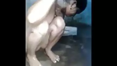 Indian milf bathing and showing her beautiful pussy