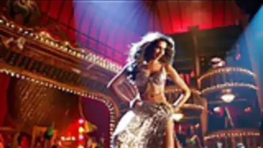 Deepika Padukone Sexy Dance Moves