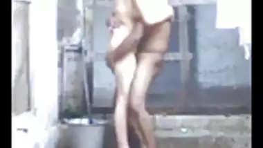 Indian aunty quick fucking when bath