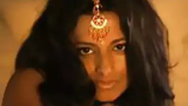 Amazing Bollywood Babe Dancer Is A Tease