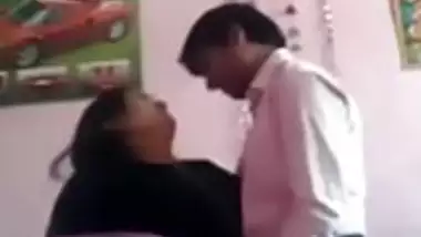 Desi aunty satisfied with big one