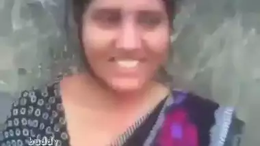 Indian hot aunty having outdoor sex