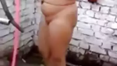 Desi Aunty Bathing