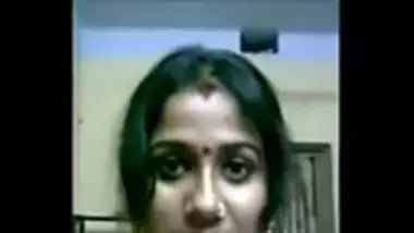 Cute and Hot Bengali bhabhi showing her big boobs