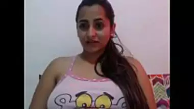 Desi cam girl masturbating for her fans