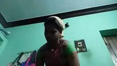 Desi village aunty showing her naked body