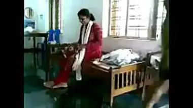 Mallu bhabhi having affair with the servant