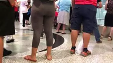 Big Booty Indian in Yoga Pants