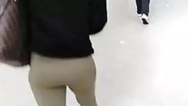 Mumbai ass in London (death by Indian ass) 