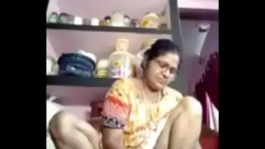 Sudha Aunty Showing Pussy While Cooking