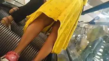 Indian Newly Married chick Upskirt