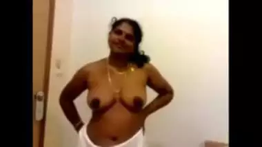 Sexy chennai mature prostitute posing nude