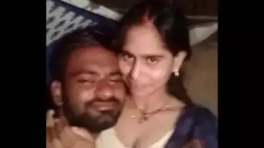 Sexy Indian Village Wife’s Secret Boob Pressing Video