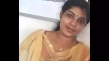 Horny Desi Aunty Exposing Big Boobs In Shower