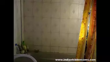 indian girl meenal sood homemade self recorded shower exposing herself off