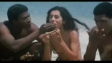 Indian Actress Kitu Gidwani Topless In French Movie Black