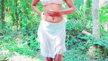 sri Lankan teen girl outdoor bathing and fingeringනාන ගමන් ඇගිල්ල ගැහුවා ලිස්සලා බැස්සා