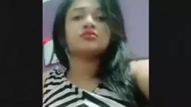 HORNY DESI GF FLASHING BOOBS AND RUBBING PUSSY