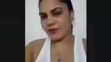 Bangladeshi Married Bhabi Showing And Saying ami Babuler Bou Enjoy the Bangla Talk