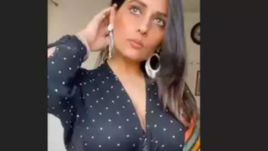 Desi girl sexy moves