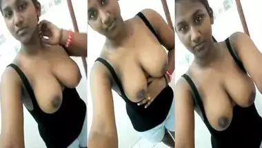 Dusky Tamil girl showing her big sexy boobs