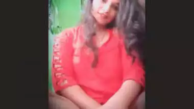 Sexy Desi Girl Showing Boobs