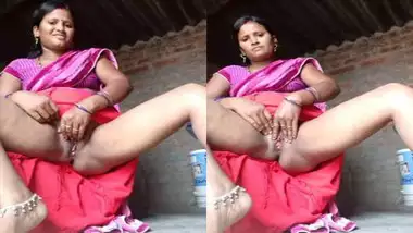 Hindi Bhabhi pussy show MMS video