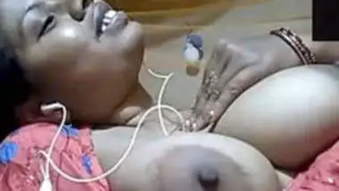 Village Bhabhi Showing Her Big Boobs 3 Clips Part 3