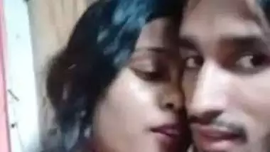 Desi farmhouse staff with his GF sex video