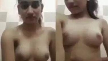 Beautiful Desi Girl fingering