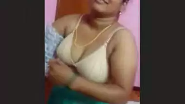 Indian Bhabhi Changing dress