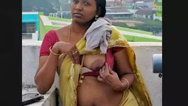 Tamil Aunty Showing Her Boobs and Pussy