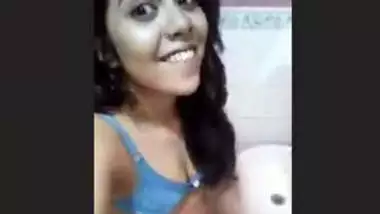 Cute Horny Pakistani Girl Musterbate Selfie