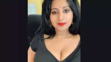 Showing big boobs hot beautiful girl