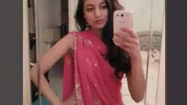 HOT INDIAN DESI NRI GIRL LEAKED