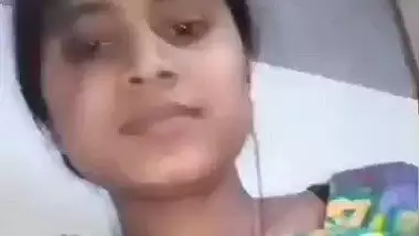 Cute desi kudi showing chut