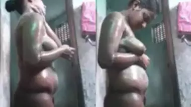 Cute Desi Girl Bathing 4 clips