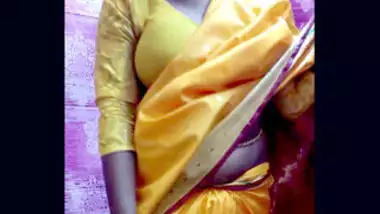 Desi cute village bhabi show her sexy body