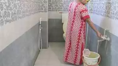 Desi bbw bhabi bath video