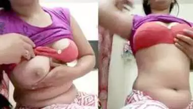 Desi village bhabi nice boobs show